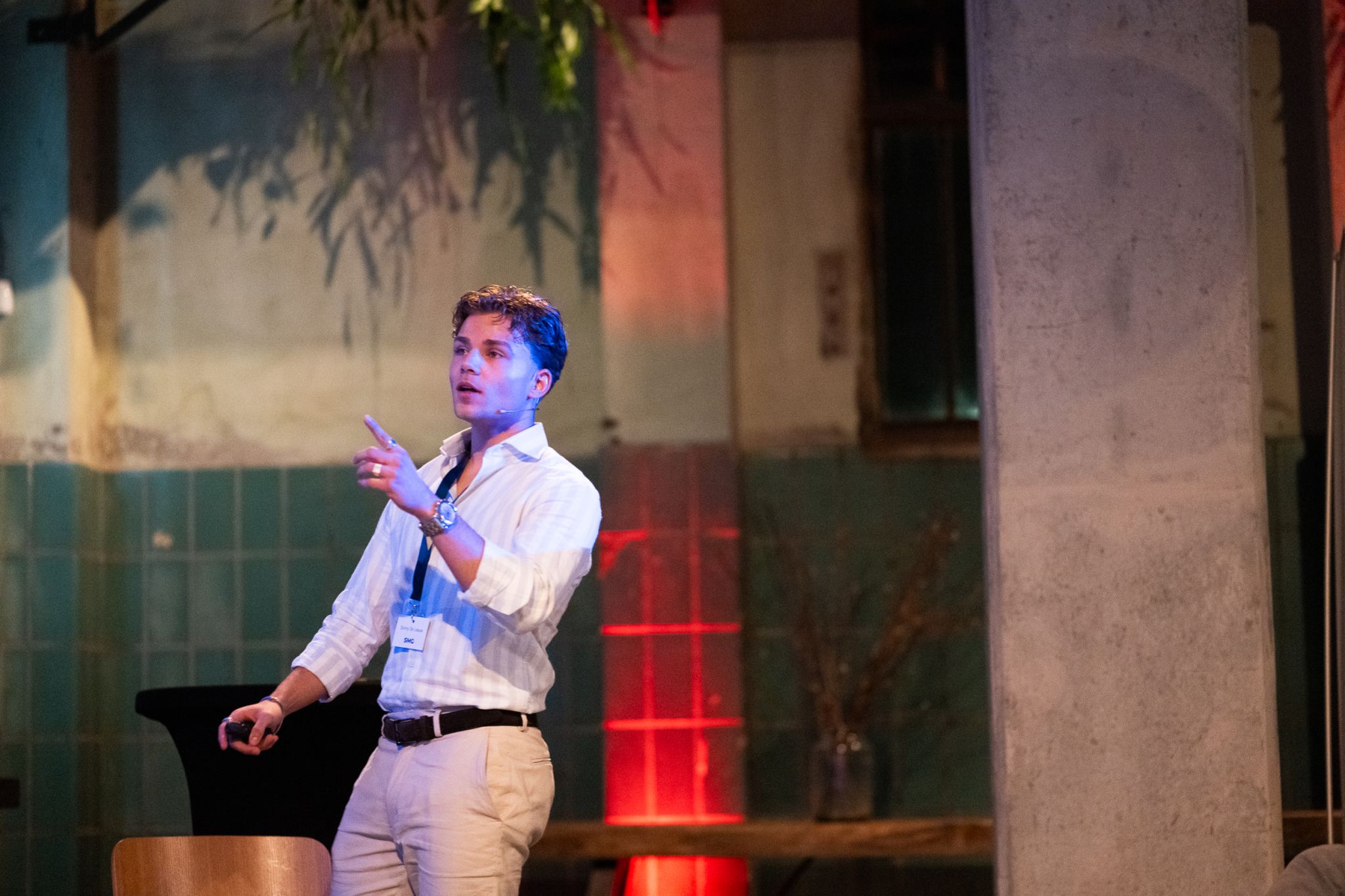 Sonny de Leeuw tijdens een AI-presentatie voor publiek